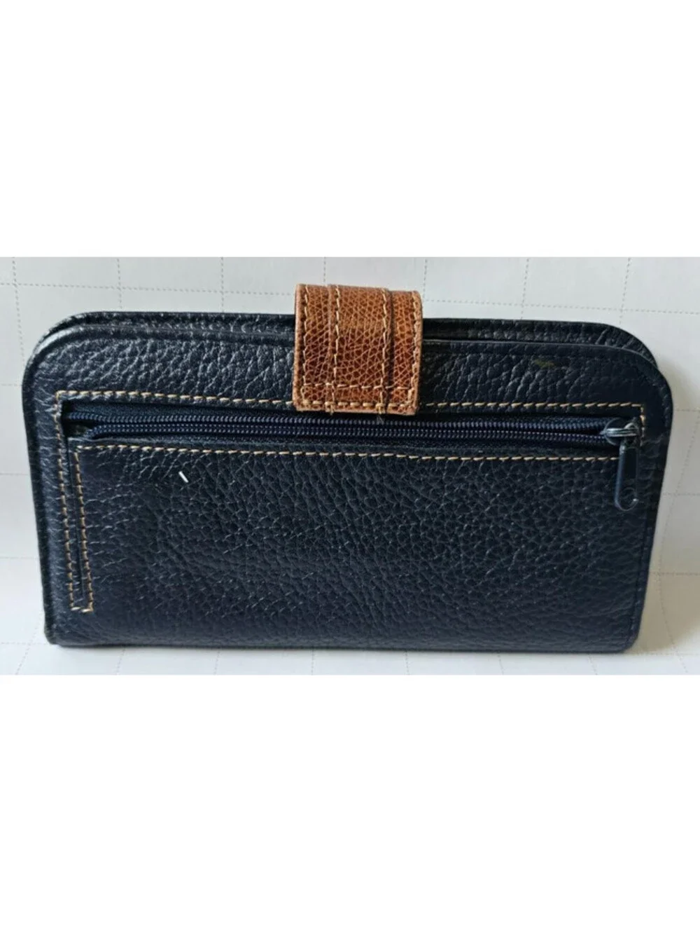 Stone Mountain Black Leather Wallet Buckle Strap Organizer Coin Pocket